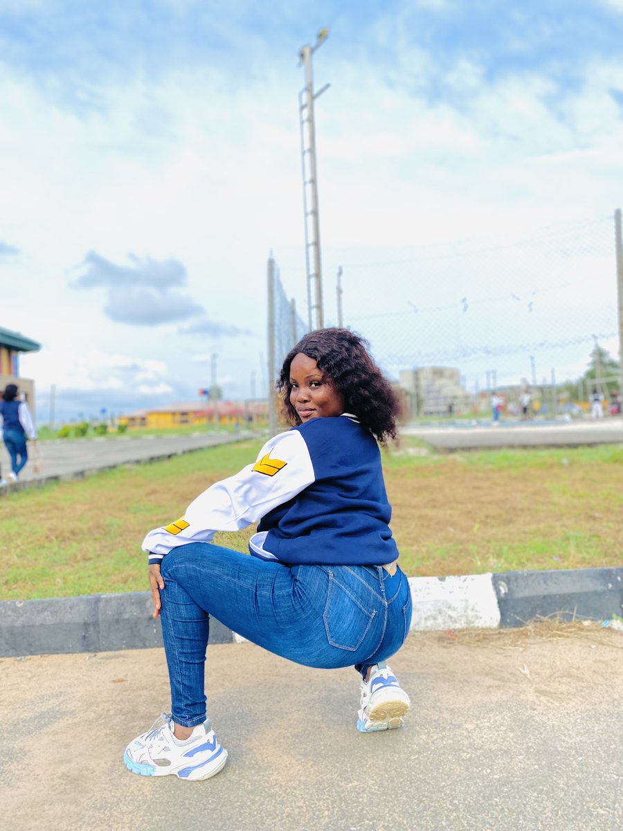 zeeno_debz's tweet photo. Asuu had other plans but God can't shame us, happy graduation to me, myself and I…❤️🦋🥰#GGMU #DearOctober #warri #HappyNewMonth https://t.co/cGZSgoAr0b