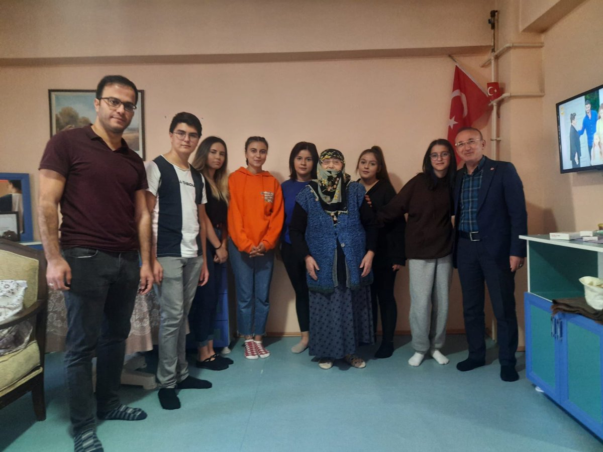 ercanirmak18's tweet photo. 2- Ziyarette büyüklerimize hem ikramlarımızı sunduk hem de yaptığımız sohbetlerle gönüllerde hoş bir sadâ bırakmaya çalıştık. #SevdamızÇankırı https://t.co/UqPY8fUrxI