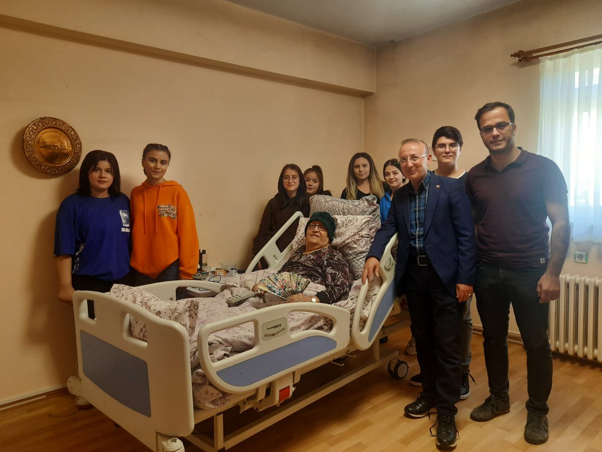 ercanirmak18's tweet photo. 2- Ziyarette büyüklerimize hem ikramlarımızı sunduk hem de yaptığımız sohbetlerle gönüllerde hoş bir sadâ bırakmaya çalıştık. #SevdamızÇankırı https://t.co/UqPY8fUrxI
