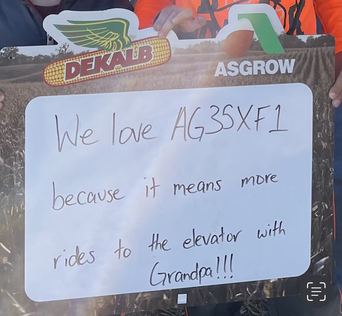DKAS_NIN's tweet image. Everyone loves #Asgrow #XFSoy AG35XF1 on Birky Farms in Porter County, Indiana! #SignsOfSuccess #BayerUp #OneMoreBushel #XtendYourYield #Harvest22 @Asgrow_DEKALB @Bayer4CropsUS @RRXtend