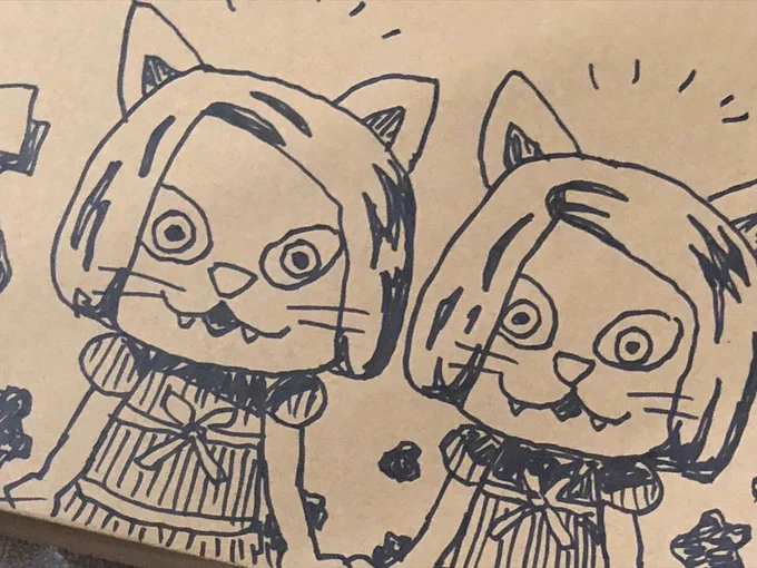 連日、ギャラリーに通ってバックヤードでウクレレの箱に絵を描いています〜通販の終了は月曜日の朝!ウクレレはその日発送されるので明日いっぱいで描きあげちゃわないといかんのよ〜!!(一発描きのアナログイラスト難しく…お恥ずかしい絵も多いのですが…勘弁ね!)#キハラフェス#ウクレレ 