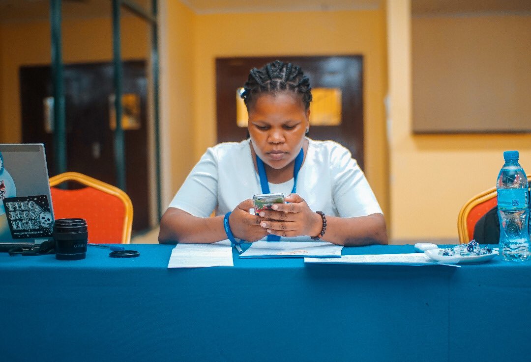ZuhuraOm's tweet photo. Matumizi mazuri ya mtandao yana anza na wewe mwenyewe kwa kukemea ukatili wa wanawake mtandao @ZainaFoundation #Beonline #DigitalRightz https://t.co/AcOgVkOGdv