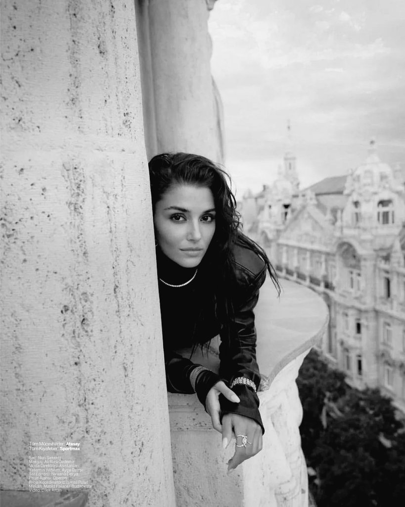 Antonel57727969's tweet photo. #HandeErcel SUPREMACY
#HandeErcelXMarieClaire
#HandeErcelXDisneyPlus
#NocturneXHandeErçel
#AtasayXHandeErcel https://t.co/OtypM7i52X