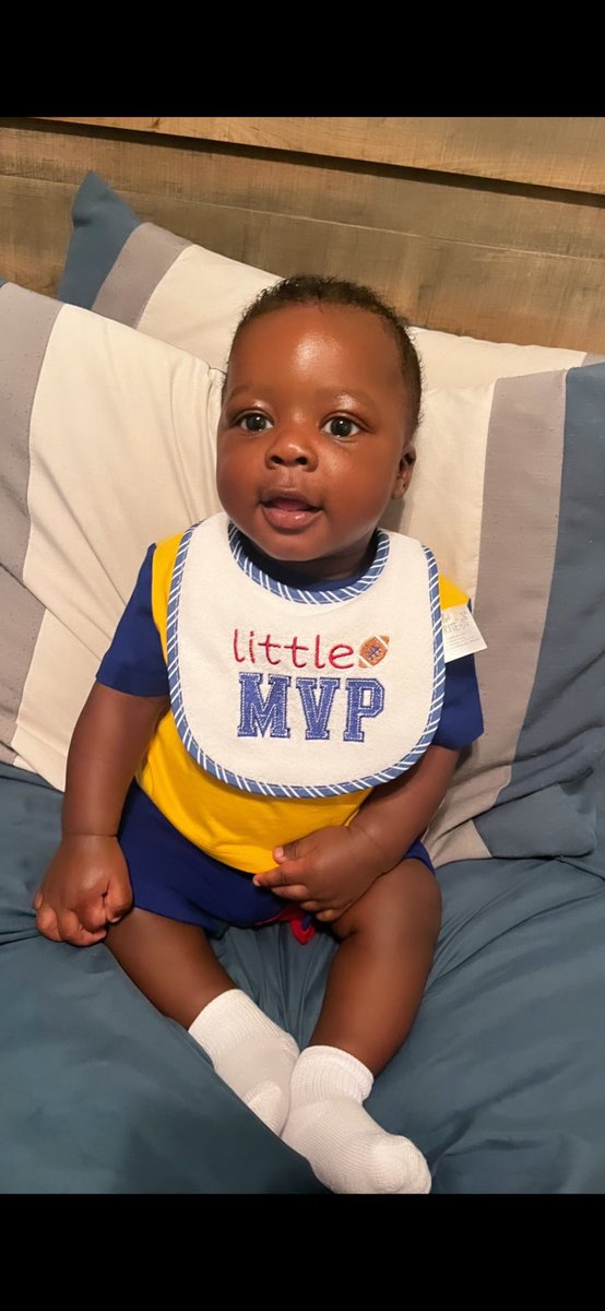 phweems's tweet photo. Every week I go eat at Sumner Grille in Tallahatchie County. It’s located directly across the street from where Emmett Till’s murderers were freed in 1955. Sumner Grille is a black owned restaurant with amazing staff members. This week I got to meet the cutest child. https://t.co/8k68jH15Wu