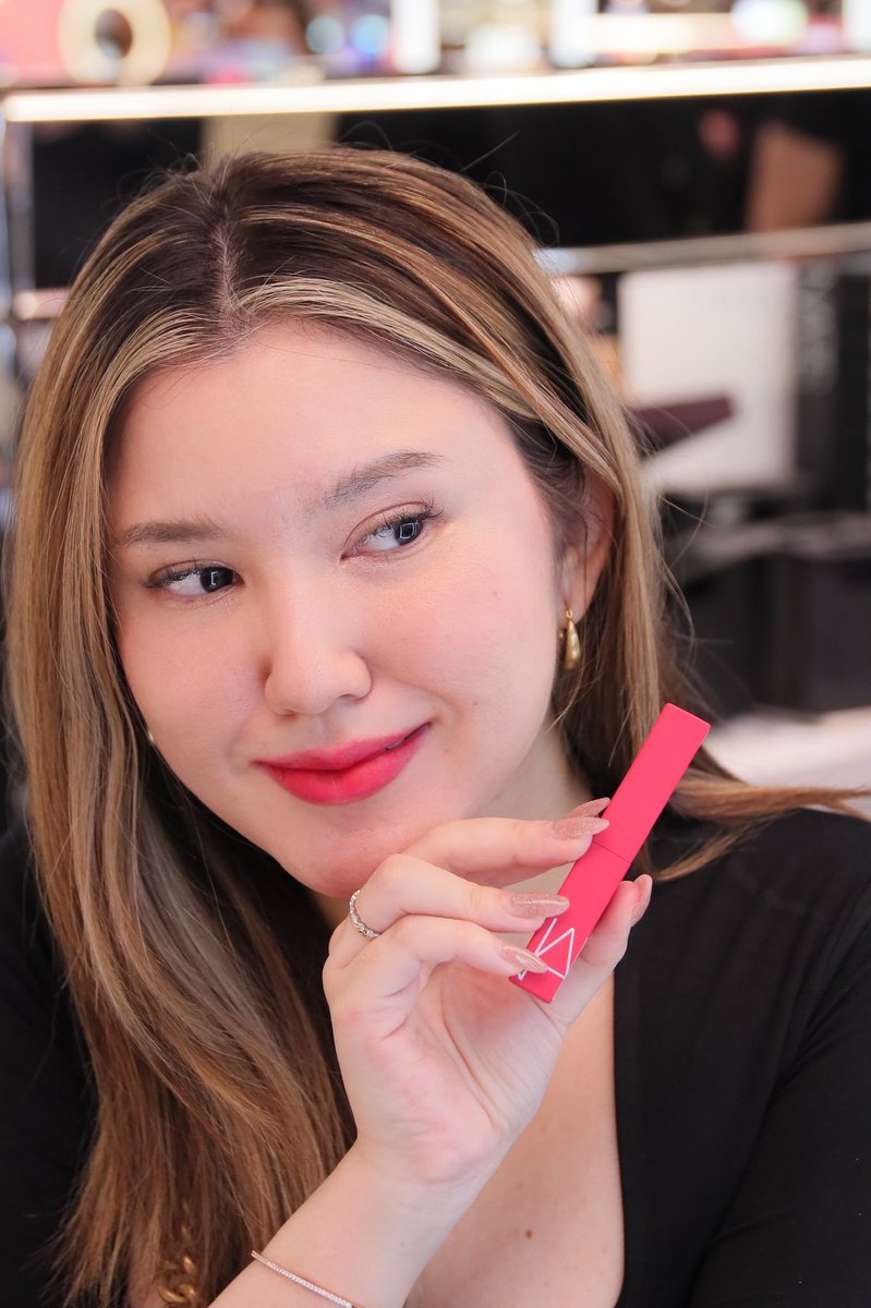 thedocterswife's tweet photo. *NEW POWERMATTE LIPSTICK* ลิปสติกเนื้อแมตต์ใหม่จาก NARS สีคือแซ่บมากกก แซ่บลืม
ชอบสุดคือ dragon girl ทาแล้วแซ่บประหนึ่งแม่มังกร อีกสีที่ใช้ได้แบบทุกวันผู้ชายก็ใช้ได้ก็คือ too hot to hold สีออกส้มอิฐหน่อย ทาน้อยๆ ดูปากธรรมชาติสุขภาพดีเลย
#NARSThailand
#PlayYourPower
#NARSISSIST https://t.co/KxaqRLC74D