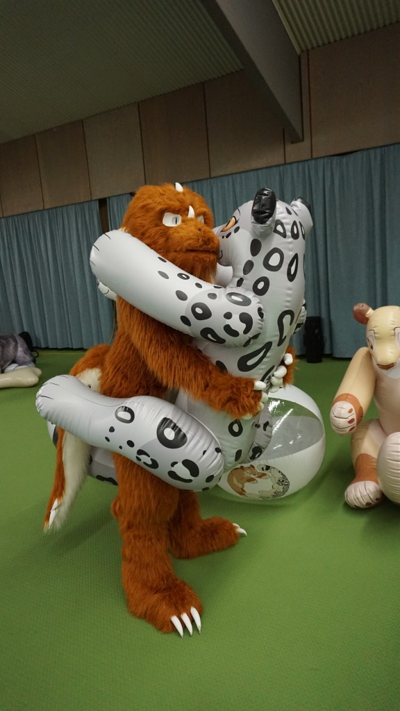 ZanryuTheDragon's tweet photo. Don't forget to hug your Squeaks on #SqueakySaturday. https://t.co/e5G2RXOBJv