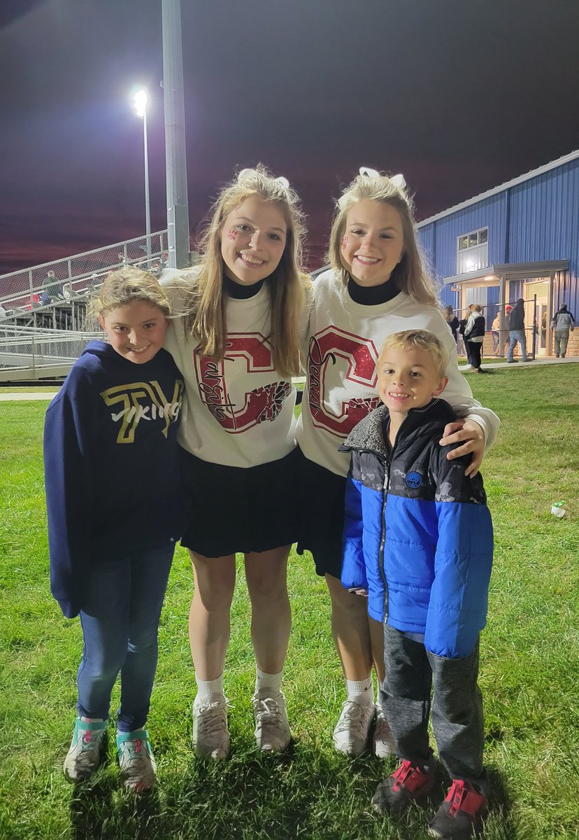 CirclevilleGolf's tweet photo. It was great watching our girls Izzy and Claire cheer last night at the CHS-TV Football game! 🐯🏈📣 @IzzySeeley @c_barthelmas04 https://t.co/QYH2gpeGkd