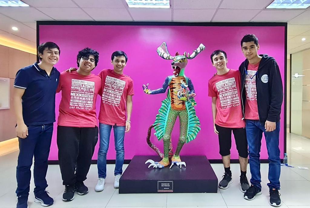 SRE_mx's tweet photo. 📸 El Emb. Alejandro García Moreno recibió en @EmbaMexCol la visita del equipo mexicano que participó en la 37° Olimpiada Iberoamericana de Matemáticas, en Bogotá🇨🇴.
México🇲🇽 obtuvo un oro🥇, dos platas🥈🥈 y un bronce🥉.
¡Enhorabuena!
#OIM22 #SomosOlímpicos https://t.co/JHrlNevl8h