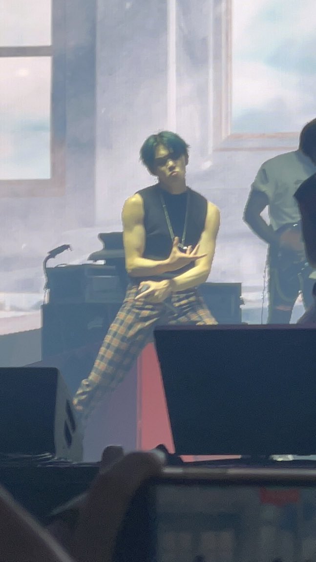 yeonjun saying he started working out and this is literally him already