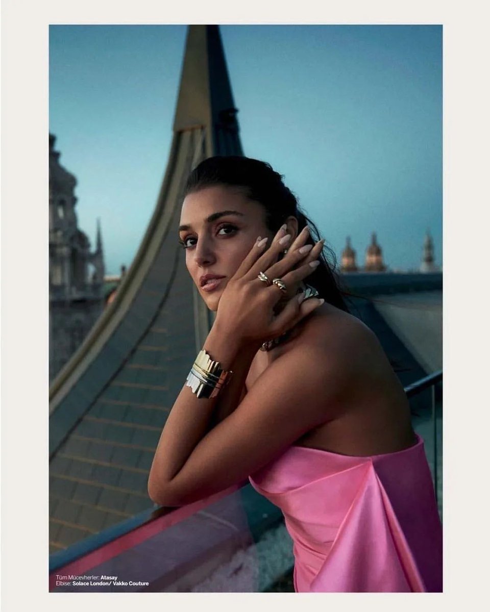 Antonel57727969's tweet photo. 🌺💗🌺💗🌺
#HandeErcelXMarieClaire https://t.co/gMqHhjVM3Z