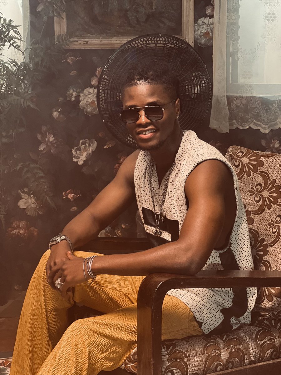 ESantrinos's tweet photo. C’est le week-end ✌🏾💯
Rdv le lundi pour les conseils 😂
Famille, tapez *909*1# pour découvrir les meilleures offres Data de @togocom_tg 😎 #ÇaC’estMoi
#SantrinosRaphael #MansaGroupe #imbattable #AmbassadeurTogocom #Togocom #DoubleSeven https://t.co/73UhKpLB4p