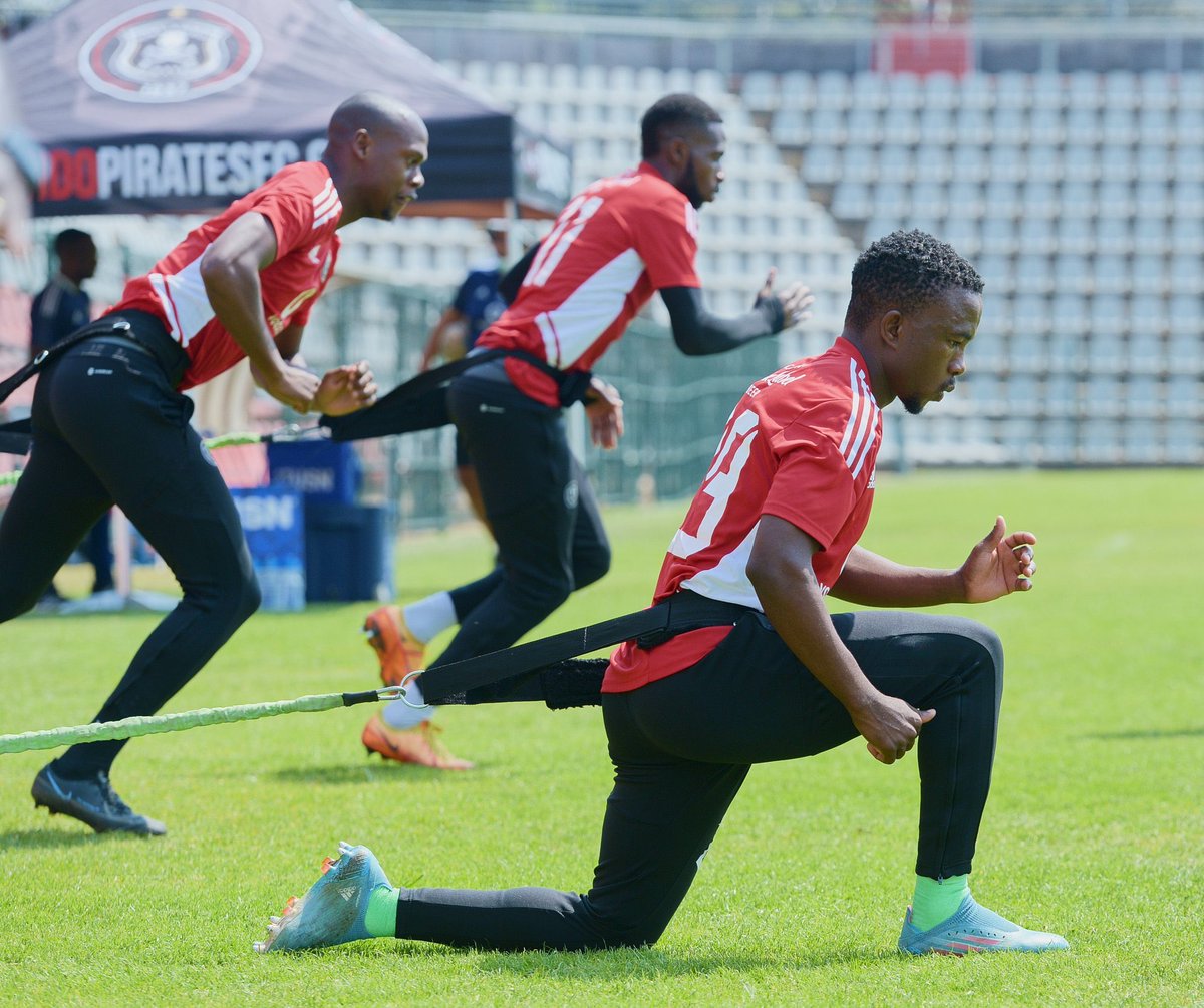phindarh's tweet photo. #MTN82022 🔥#orlandopirates #MTN8  @MTN8 @MTNza @orlandopirates #MTN8 ☠️♥️ https://t.co/VFedupD2S2