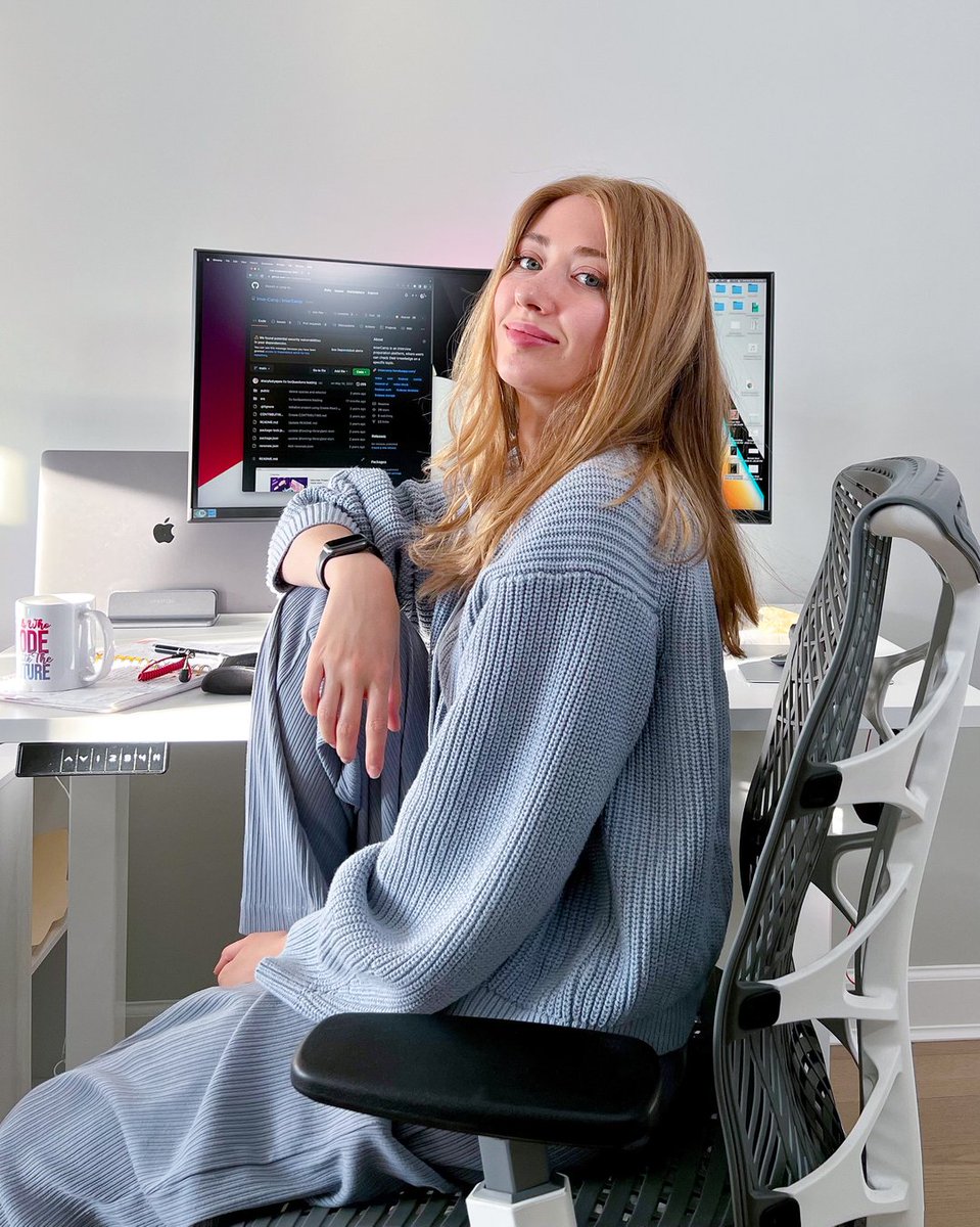 codemyjourney's tweet photo. Telling people that I’m a software engineer is so much fun 🤩 
Maybe it is because I am a woman or maybe not, who knows 🤪

I’m glad I can keep the balance of being myself and growing professionally. https://t.co/nQwMwD0AMy
