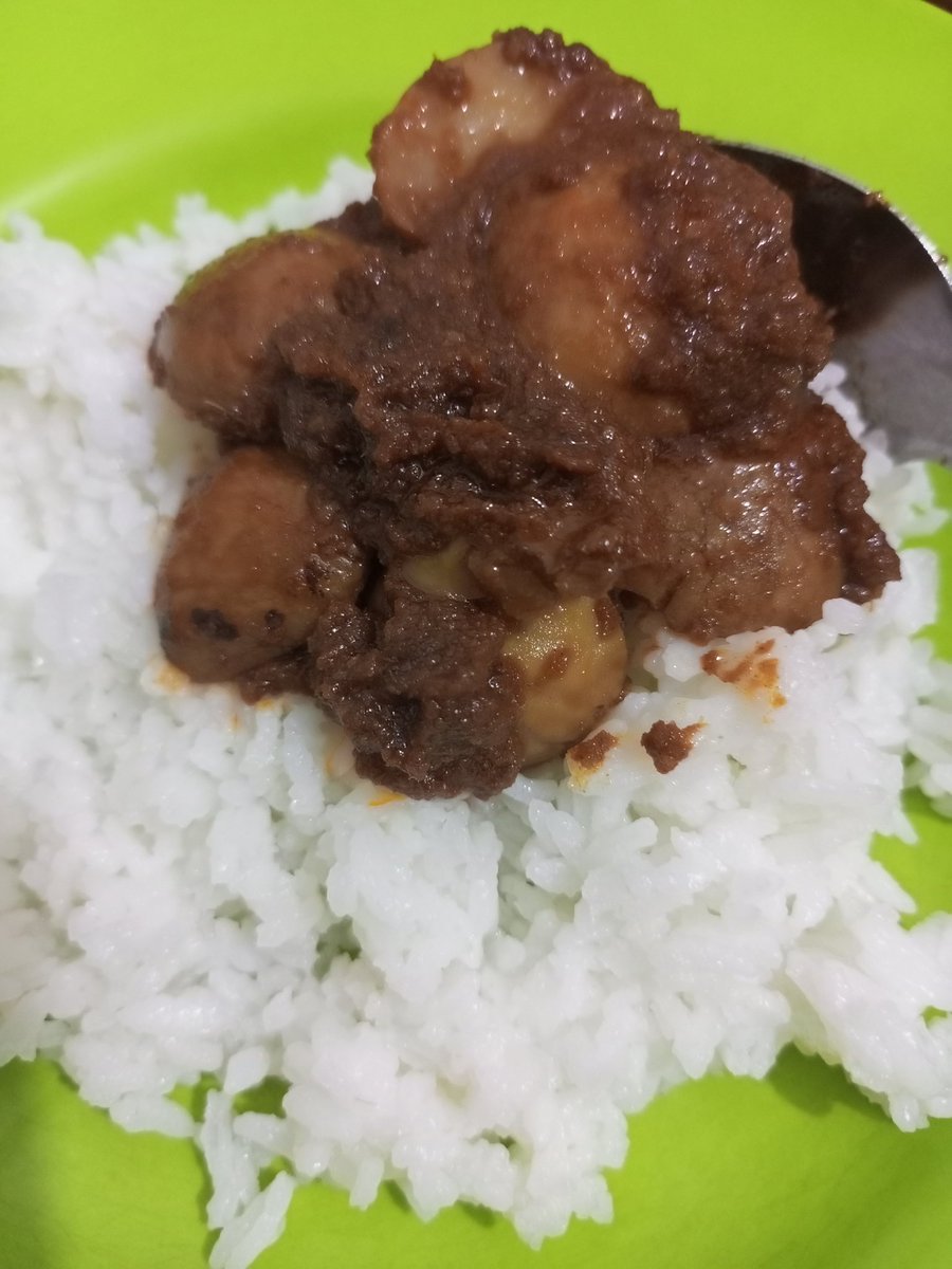 alumuniumprofil's tweet photo. Baru makan cuma pake rendang jengkol n kentang bikinan @suneo138 ternyata rasanya bener2 maknyos, mantap banget...

#kuliner #rendangpadang #rendang https://t.co/E17Z0GsRJ4