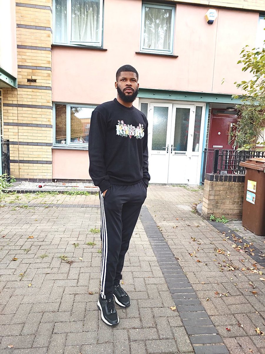 Kafamodesigns's tweet photo. Kafamo signature sweat shirt spotted on @segunLnS https://t.co/0TxI7ieaev