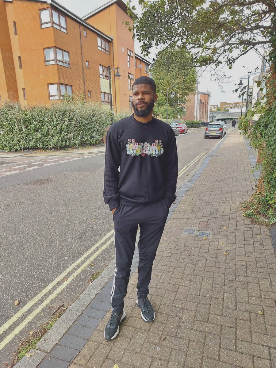 Kafamodesigns's tweet photo. Kafamo signature sweat shirt spotted on @segunLnS https://t.co/0TxI7ieaev