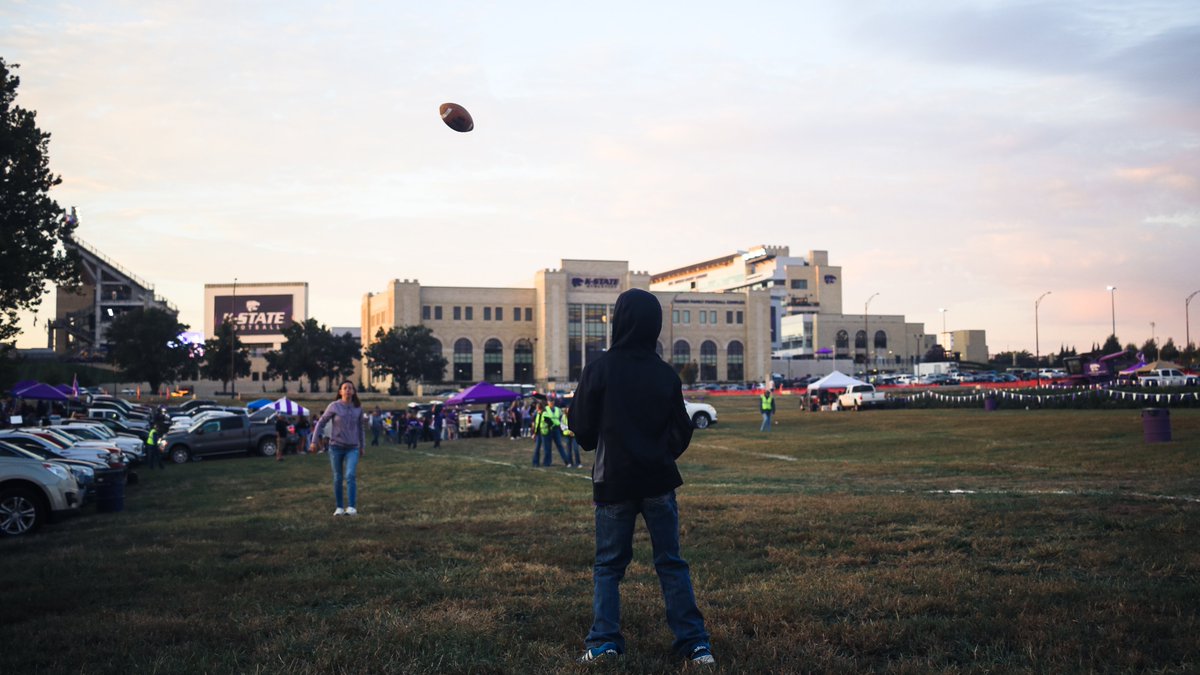 kstatesports's tweet photo. That lighting tho 🤌 https://t.co/VUzzGQmWUq