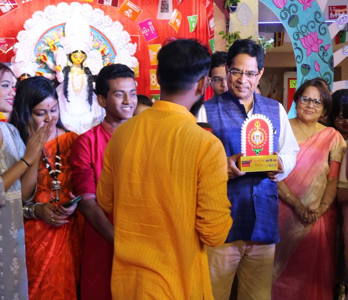 IIHMHOTELSCHOOL's tweet photo. Thank you @News18Bengali for recognizing #IIHMHotelSchool #DurgaPuja as #First in #Kolkata  #KolkataDurgaPuja #IIHMBest3Years #UNESCO #Sustainability #SustainabilityMatters #UN @subornobose @AADirIIHMDELHI @SanjuktaBose4 https://t.co/Ahr7MuRhOM