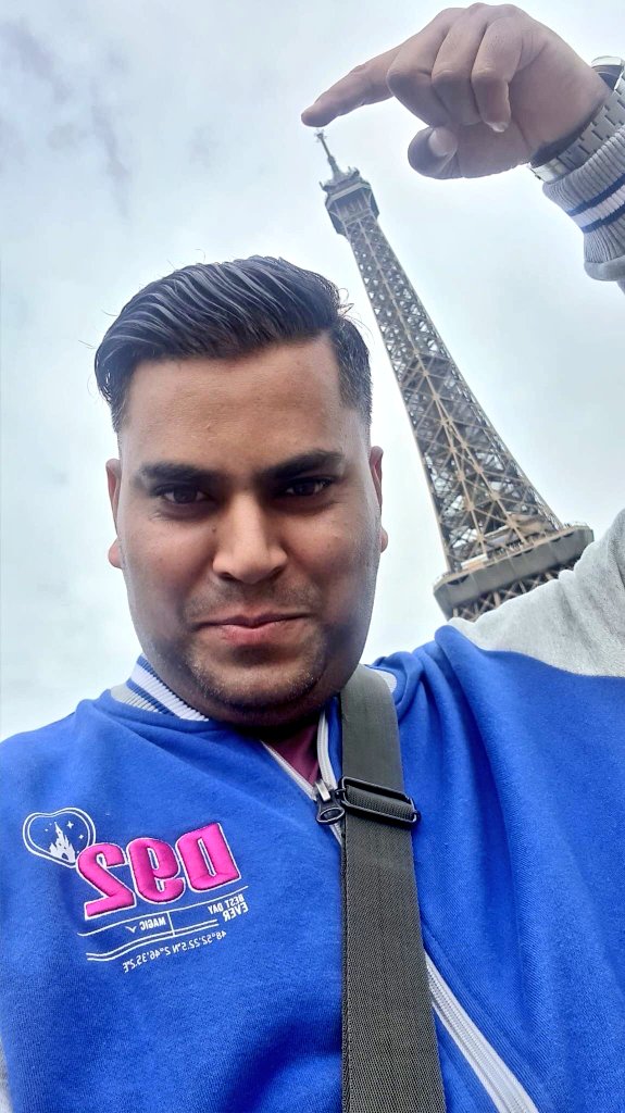 nadeemalamuk's tweet photo. #eiffeltower https://t.co/U0NA449uIK