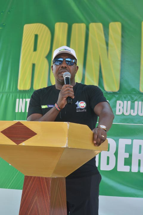1/n:Pour continuer à célébrer son  10ème anniversaire, la KCB Bank Burundi a soutenu  la 2ème édition du Marathon Run-Buja organisée par l'Ambassade du Nigeria au Burundi ce samedi 1er Octobre 2022 au Stade Intwari.