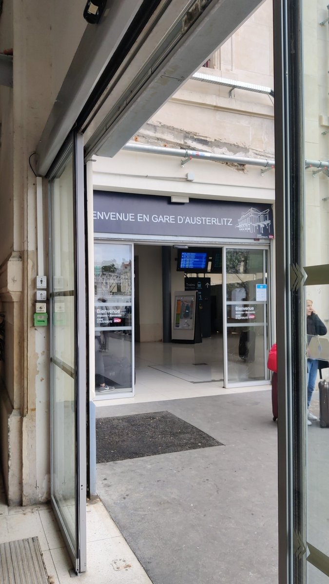 LisaFavelle's tweet photo. Merci à mon client pour le voyage ! 
Bien arrivé à Paris, je vous en direz plus sur comment c'est passé le réel 😋🔞

RT si tu veux la suite 😏 https://t.co/JantsXPx1v