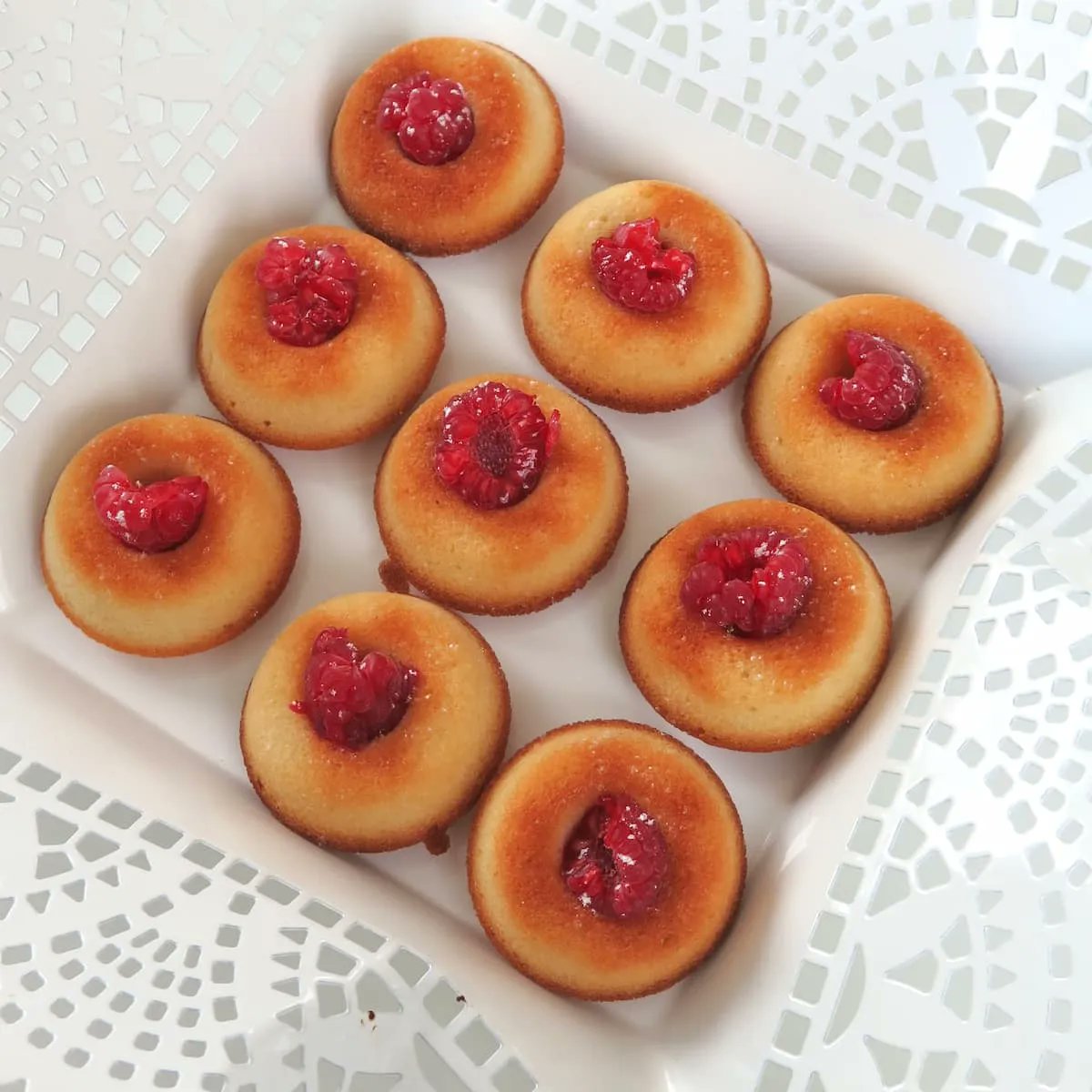 Jill_Colonna's tweet photo. Financier Cakes (Financiers) with raspberry and rose are popular around London this month. Want to make your own? Get the easy recipe: https://t.co/Ml6aSYdtar
#raspberryfinanciers #financiers #raspberryrose https://t.co/xQr7e1b4Qf