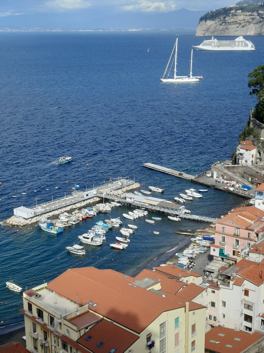samjelson's tweet photo. Not a bad view for the next week! 😍🥂 https://t.co/OgnbNvNkH7