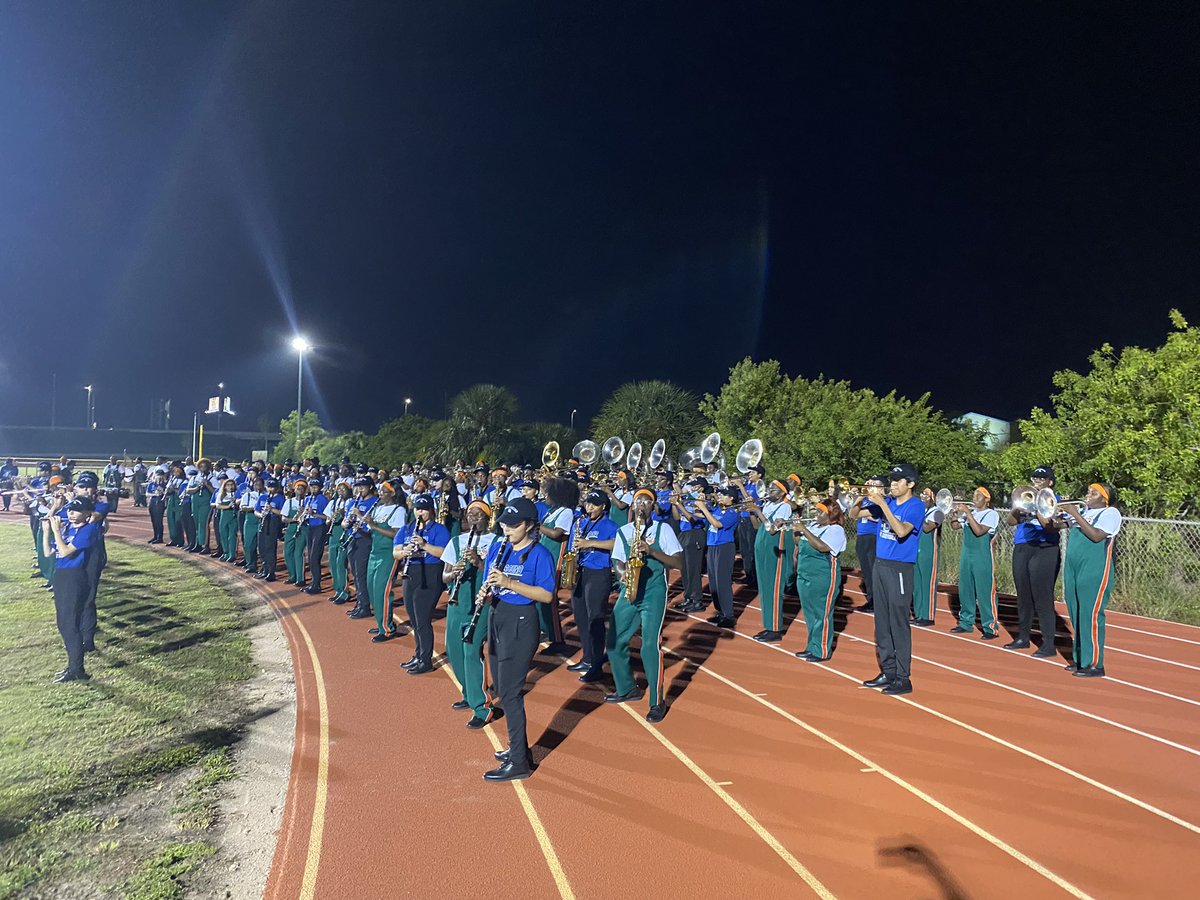 Thee Sound (<a href="/missLotocky/">KATHRYN SCOTT</a>) uniting with Ely to put on a spectacular performance at the end of the game.