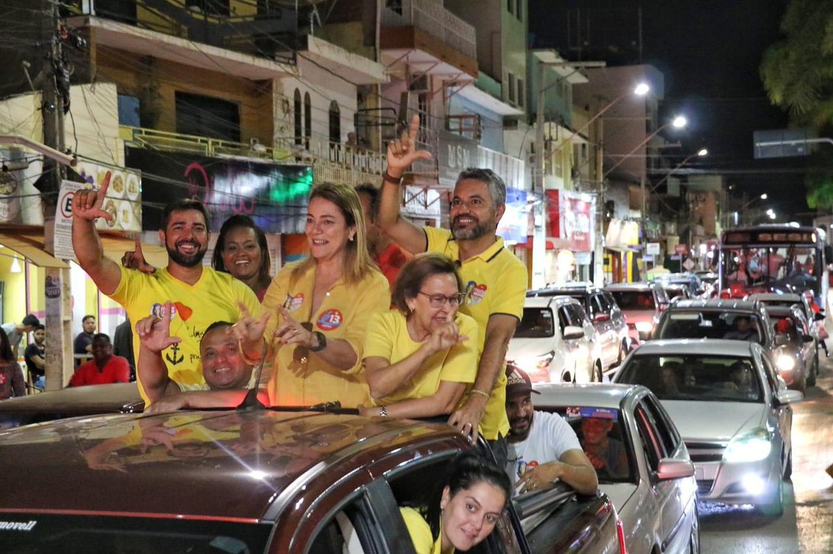Sertao_Baiano's tweet photo. #ElmoVaz, @FabiolaMansur_ e @lidicedamata arrastam multidão em #Irecê https://t.co/JXINaJ6dHk Num dos principais atos das Eleições 2022, prefeito e deputadas mobilizam milhares de pessoas e demonstram a força de quem trabalha pela cidade. @LulaOficial @Jeronimoba13 @ottoalencar https://t.co/TNMFFfc3Ku