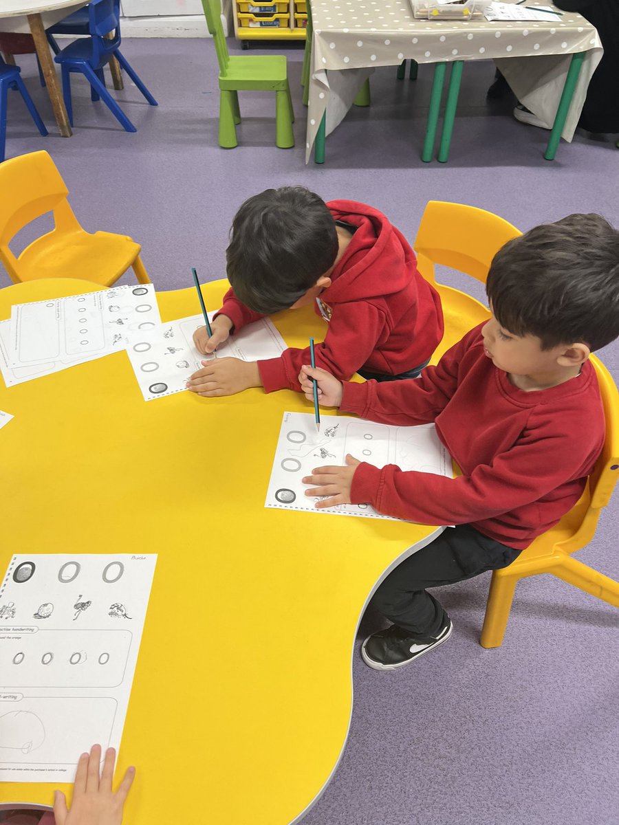 TerraceRoad's tweet photo. A busy week in #TRPJellyfish and #TRPTurtles. We’ve been collaging the colour monster, listening to instructions, learning new sounds and painting pictures of bears #TRPllc #TRPhwb https://t.co/4nwljJetew