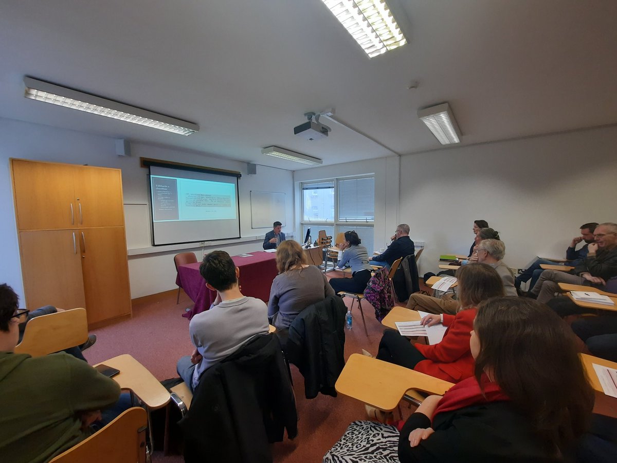 GaeilgeSanAingeal (@gaeilgecsa) on Twitter photo Anseo <a href="/uniofgalway/">Ollscoil na Gaillimhe | University of Galway</a> agus chuile dhuine faoi gheasa ag ár gcomhghleacaí, An Dr Conal Mac Seáin agus é ag déanamh plé ar an bhfile pobail Peadar Breathnach <a href="/deselby10/">Conal Mac Seáin</a> <a href="/StAngelasSligo/">ATU St Angelas</a> #comhdhail22 álainn ár gcara @loingseach_k a fheiceáil freisin 💚 Anseo <a href="/uniofgalway/">Ollscoil na Gaillimhe | University of Galway</a> agus chuile dhuine faoi gheasa ag ár gcomhghleacaí, An Dr Conal Mac Seáin agus é ag déanamh plé ar an bhfile pobail Peadar Breathnach <a href="/deselby10/">Conal Mac Seáin</a> <a href="/StAngelasSligo/">ATU St Angelas</a> #comhdhail22 álainn ár gcara @loingseach_k a fheiceáil freisin 💚