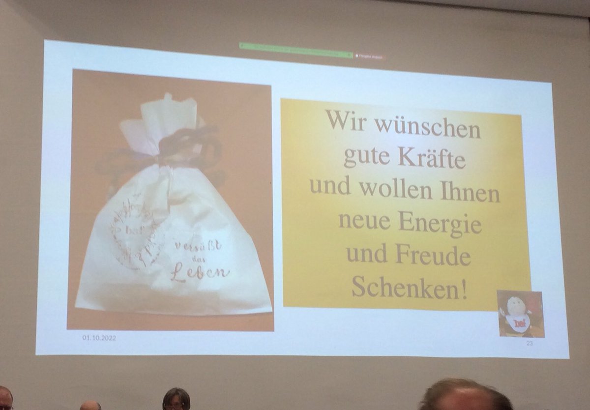 MelArens's tweet photo. Danke lieber baf für die süße Überraschung! Eine Stärkung können wir angesichts der noch folgenden Anträge gut gebrauchen. Auch ohne Eierlikör! ;-) #aksynode https://t.co/9BMvnLljKu