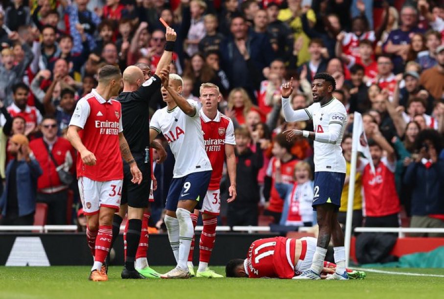 TrollFootball's tweet photo. Emerson Royal: North London is ___ ?

Referee: https://t.co/RSIpcVxqJt