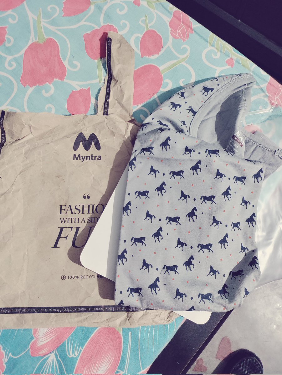 Samar_Sam1's tweet photo. Missed from myntra @myntra
What i ordered
What i received https://t.co/jCtQxUySzk