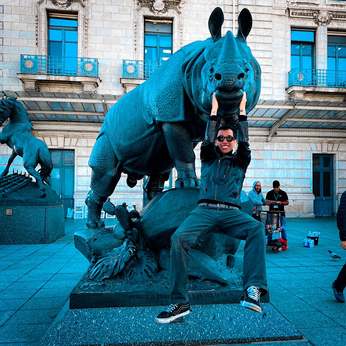 SoyMalaVida's tweet photo. “Monsieur, you can’t do that!!!” 

#parisfashionweek2022 #creativedirector #PARIS https://t.co/HQDKeTnwgR