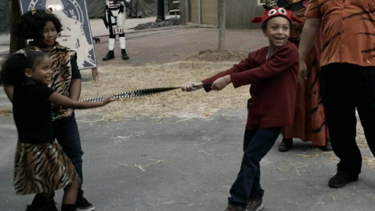 its october! so i present the next gen children playing dress up!🎃👻 #TWD #TheWalkingDead