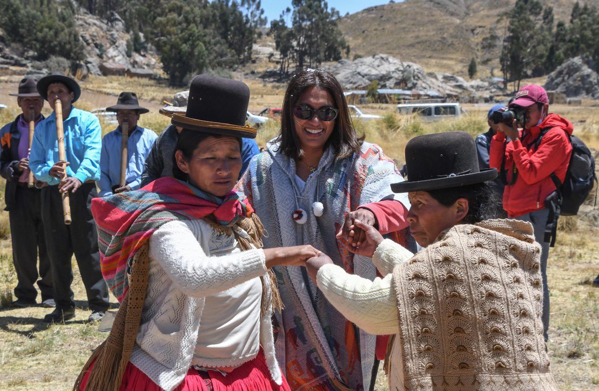 ijohn_abraham's tweet photo. Gran alegría volver a las comunidades beneficiarias del Proyecto Alianzas Rurales que apoya @BancoMundialLAC desde hace 16 años y ver el impacto en las vidas de tantas familias bolivianas. Gracias #Carabuco y @EmpoderarBo siempre nos hacen sentir en casa! #DesarrolloRural https://t.co/otkqGSkJS8