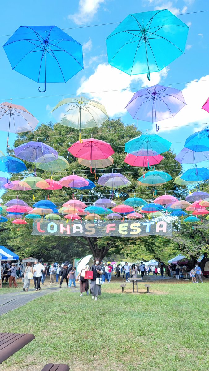 「久しぶりのLOHASフェスに行きましたアクセサリー系が欲しくて…でも首と耳は金属」|蓮実 汀彩 (3月下旬大阪出展)のイラスト