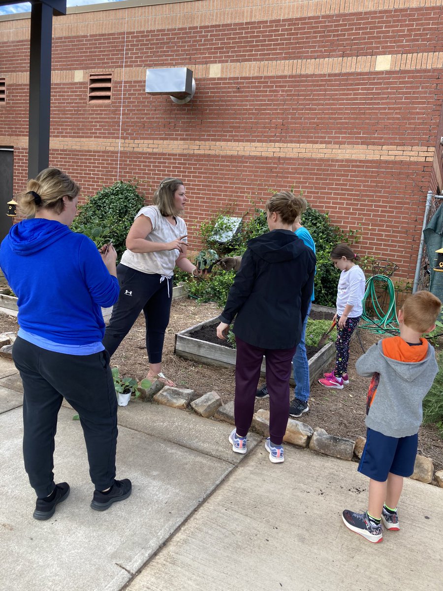 It’s a Garden Work Day <a href="/MacedoniaElem/">Macedonia Wildcats</a> ! Led by Ms Melanie—we have great soil and fertilizer going into our garden boxes! <a href="/CherokeeSchools/">Cherokee Co. Schools</a> <a href="/AshleyFrascaWSB/">Ashley Frasca</a>