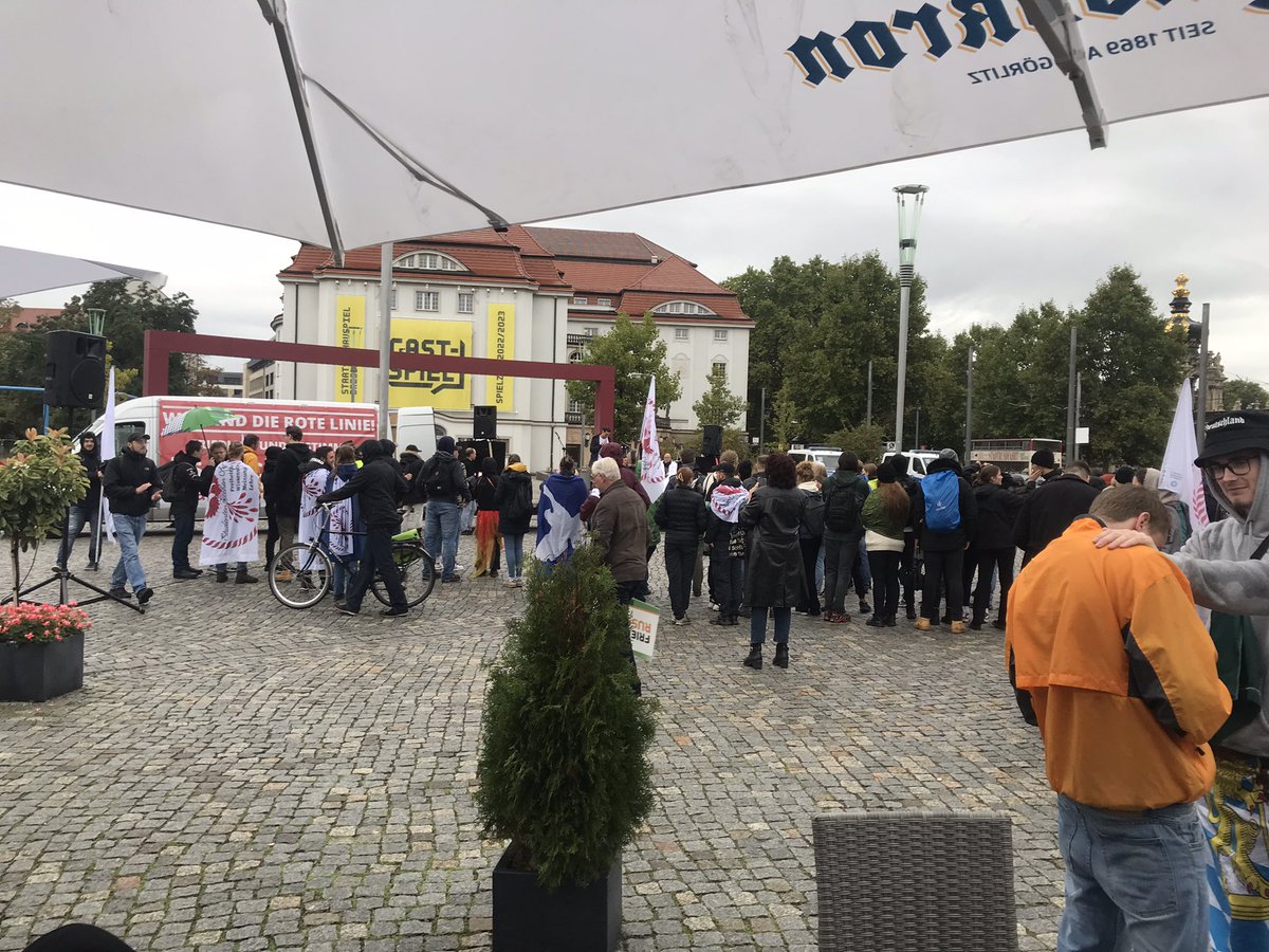 RPFDMOPO's tweet photo. 15:18, Kundgebung am Postplatz beendet. Sind allerdings schon einige vorher gegangen #dd0110 https://t.co/0zVA30NCEk