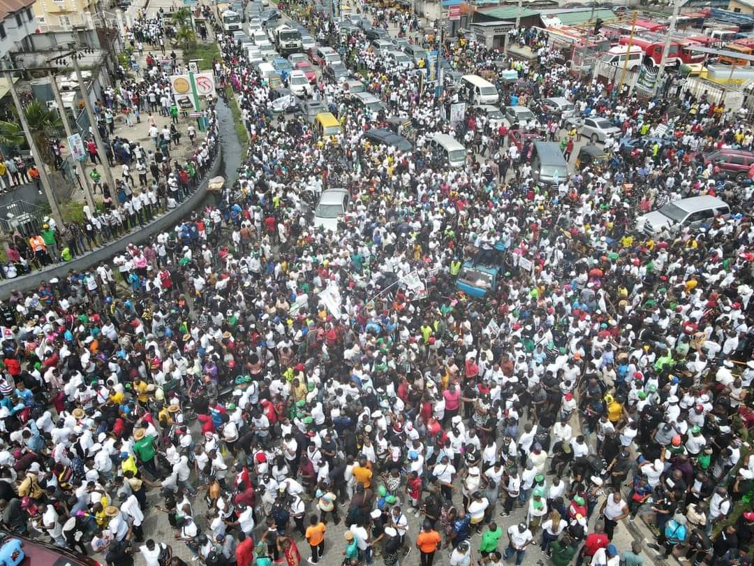 RealBanwoMayowa's tweet photo. No more political landlord in Lagos. No more "Eko Fe lo sun" has been credited to @officialABAT
#4MillionMarch4PeterObi #surulere #Benin #EndSARS #Warri #Seun #Gombe #KwaraState #NewNigeria #PDPandAPC #Bauchi #Lekkitollgate https://t.co/GSNLGE7KsG