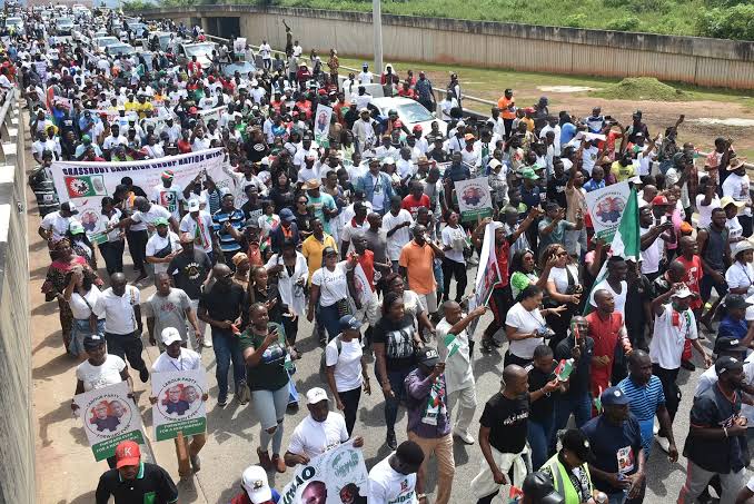 RealBanwoMayowa's tweet photo. No more political landlord in Lagos. No more "Eko Fe lo sun" has been credited to @officialABAT
#4MillionMarch4PeterObi #surulere #Benin #EndSARS #Warri #Seun #Gombe #KwaraState #NewNigeria #PDPandAPC #Bauchi #Lekkitollgate https://t.co/GSNLGE7KsG