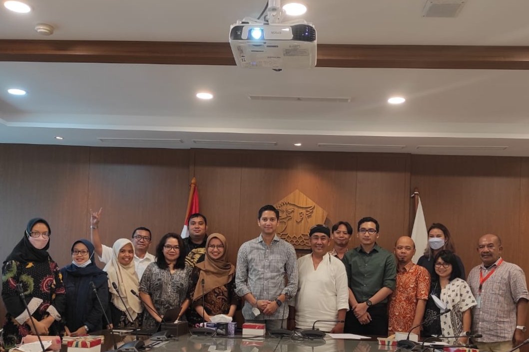 Dialog Revisi UU Konservasi No. 5 Tahun 1990 dengan mas Budi, Fraksi Gerindra Komisi 4 DPR RI. 

#Konservasi yang bermanfaat, adil dan berkelanjutan, mensejahterahkan rakyat, juga harus dimenangkan rakyat

#pokjakonservasi
