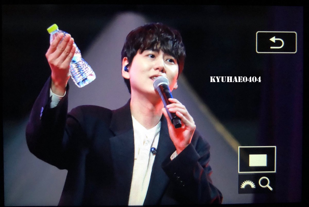 KyuHae0404's tweet photo. 221001 한국문화축제 개막제  

#KYUHYUN #규현 https://t.co/OZNy6UK8Rb