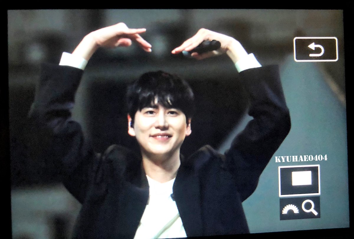KyuHae0404's tweet photo. 221001 한국문화축제 개막제  

#KYUHYUN #규현 https://t.co/OZNy6UK8Rb