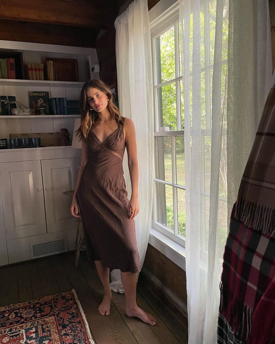 taylormhbrasil's tweet photo. Taylor Hill via Instagram!
"Parece outono🍁🎃🍂 #refbabe @Reformation " https://t.co/G6SRZEi0aL