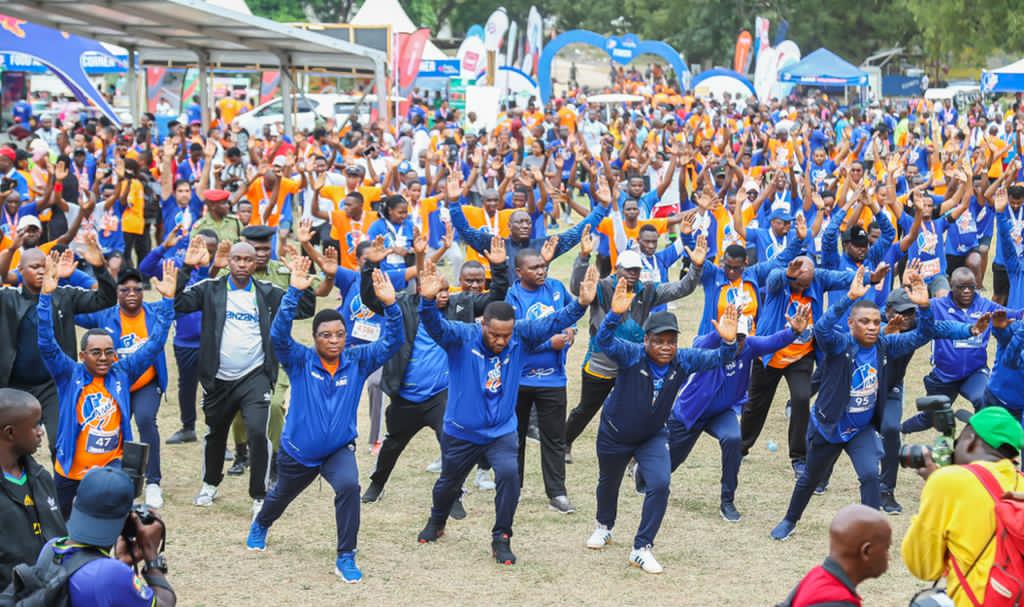 habarimpyatz's tweet photo. Waziri Mkuu Mhe. @KassimMajaliwa_ pamoja na Katibu wa Itikadi na Uenezi CCM Ndugu @hamdu_shaka wameshiriki #NMBMarathon @NMBTanzania ambapo lengo la Marathon hii ni kukusanya fedha kwa ajili ya kurejesha Tabasamu kwa kina Mama wanaosumbuliwa na Fistula.
#FistulaInatibika https://t.co/SrOMX5NM6I