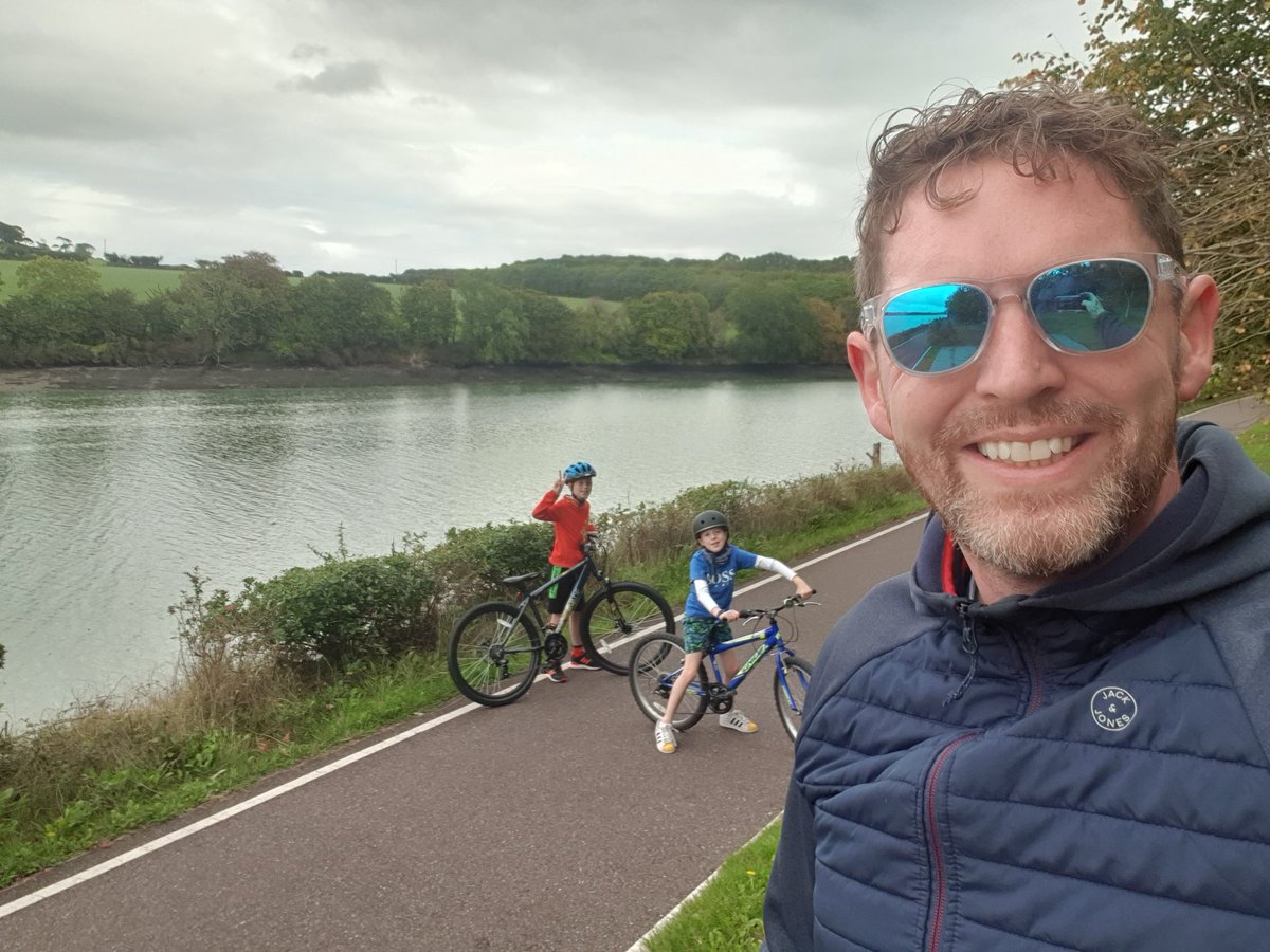 Stephenteap's tweet image. Made it back home in one piece. Thanks to @RTELateLateShow for taking such great care of us last night but more importantly thank you everyone for all of your lovely messages, means a lot ❤❤

@vickythefilm22 
#makingmemories