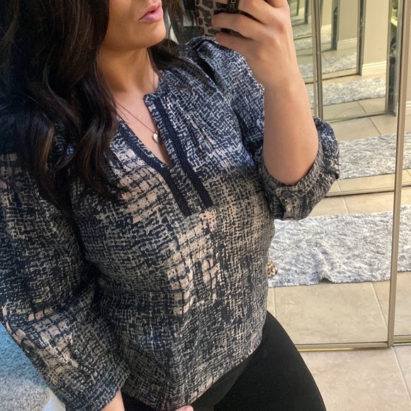 CollectiveMarie's tweet photo. So good I had to share! Check out all the items I'm loving on @Poshmarkapp #poshmark #fashion #style #shopmycloset #wraplondon #louisvuitton: https://t.co/kF597XsRc4 https://t.co/0LDywoKsGx