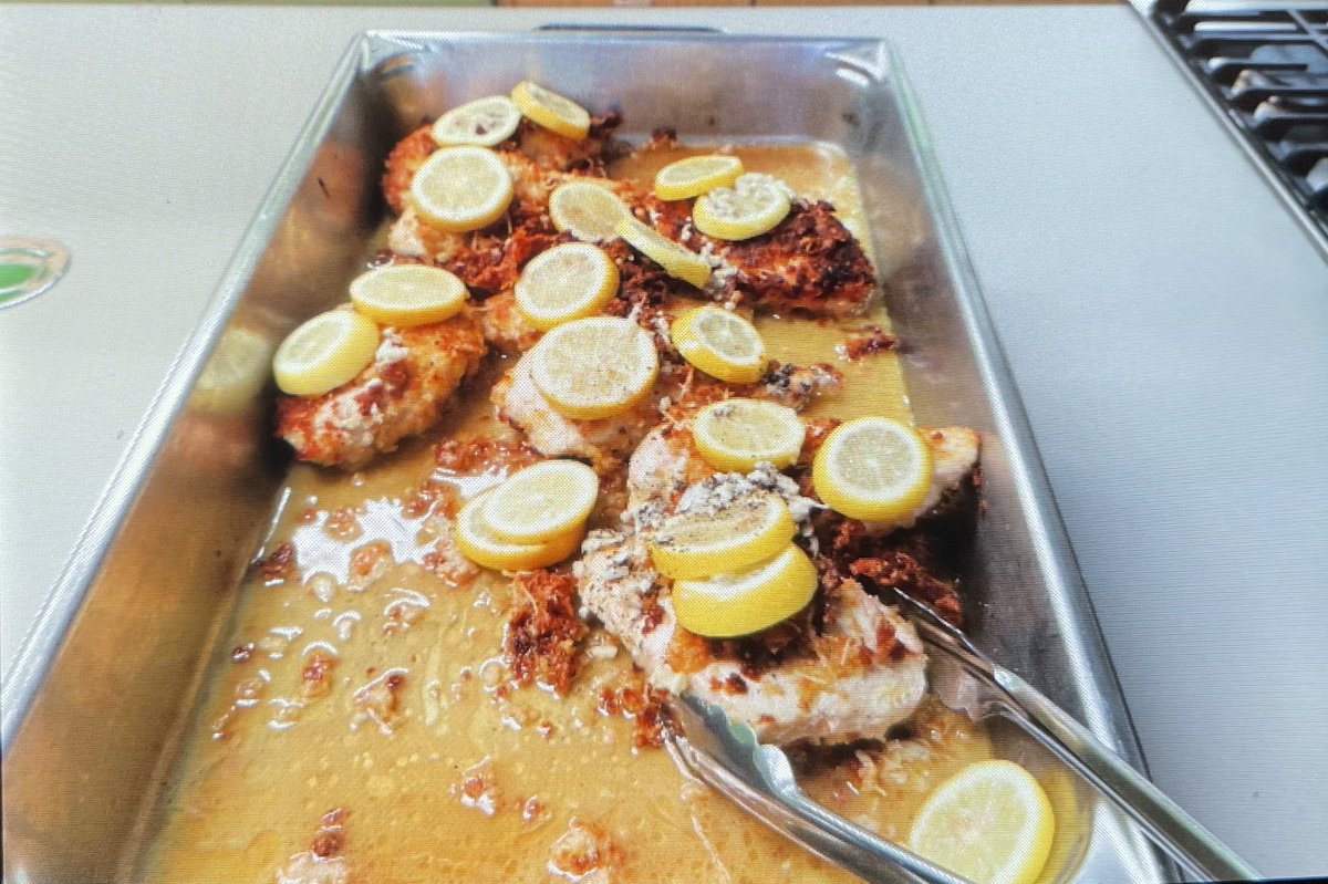 deborah_saffer's tweet photo. #LemonGarlicChicken #ChickenCordonBleu Oven Roasted #Asparagus #Handmade #EggNoodles YUMMY 😋 https://t.co/QSFjchRtlu